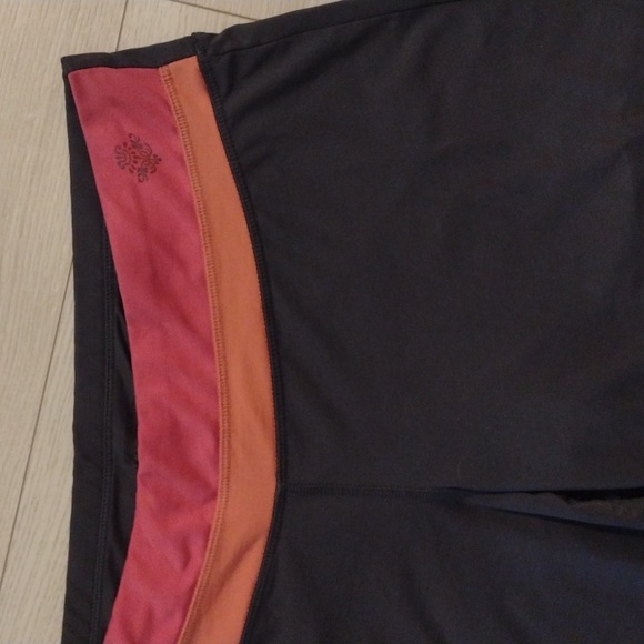 PLUS Charcoal Gray, Pink & Orange Thick Band Cropped Yoga Athletic Leggings!! - Picture 4 of 5